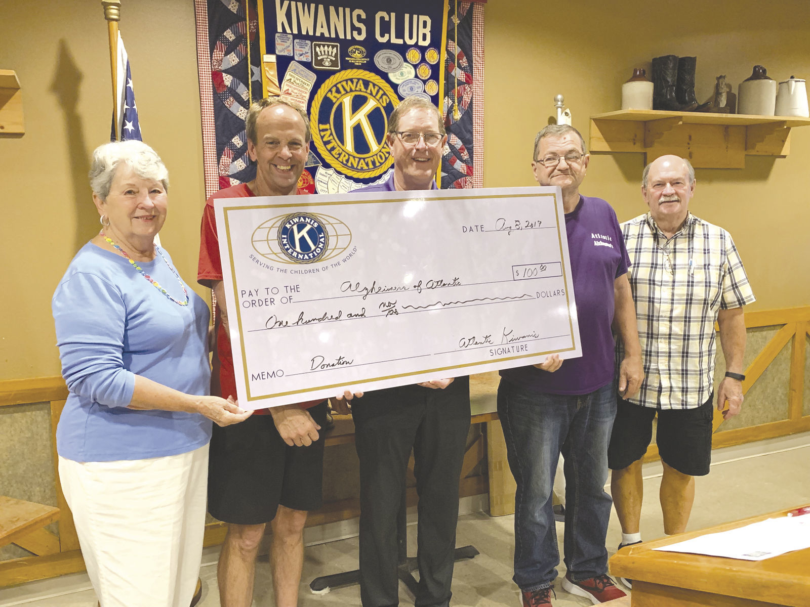 Kiwanis Club Donates to Alzheimer’s Assocation